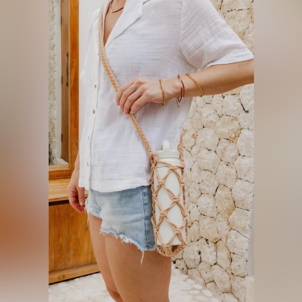 Macrame Water Bottle Holder - NWT - Picture 2 of 5